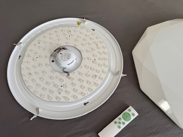 Stropní světlo bílé