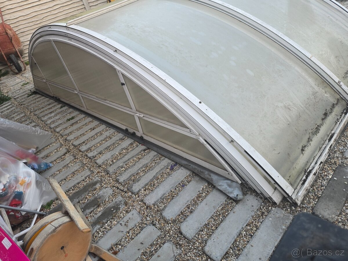 Zastŕešeni bazénu 77