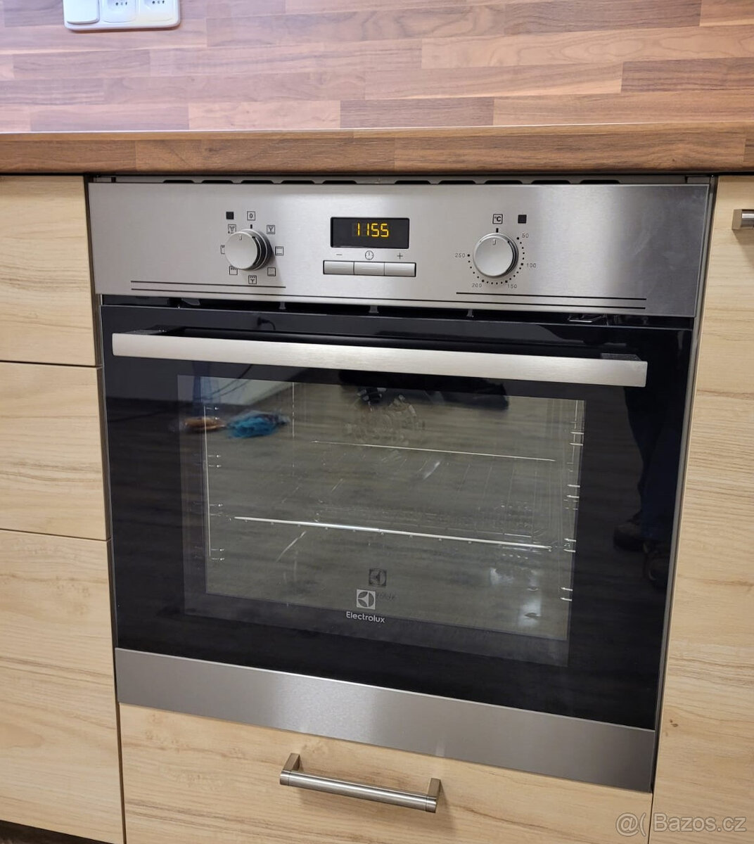 Nevyužitá trouba Electrolux s pyrolízou,pc 11500kč