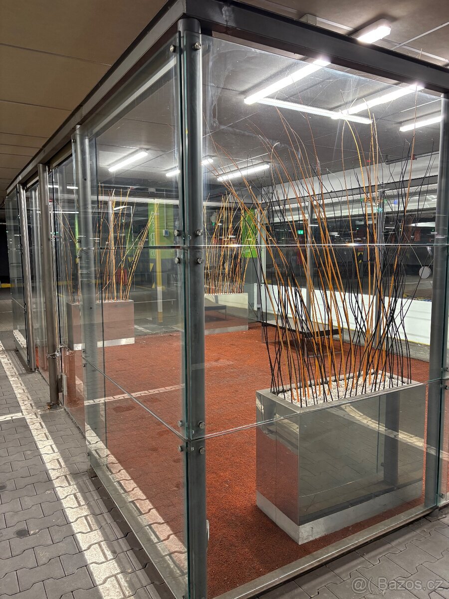 Skleněný prostor / skleněný box (kancelář/stánek)