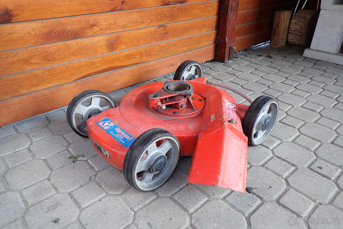 vari - sekačka na nízkou trávu / mulčovač