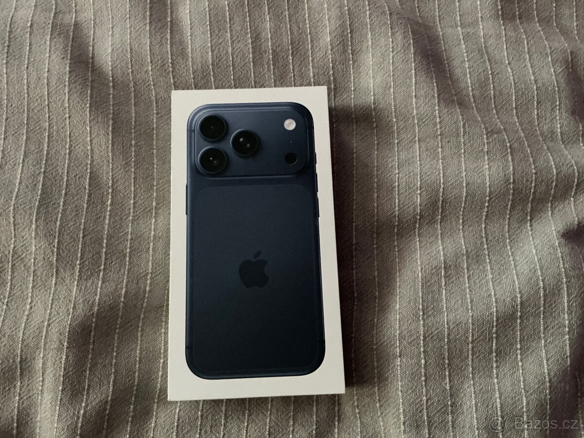 iPhone 17 pro 256GB temně modrý+2 kryty