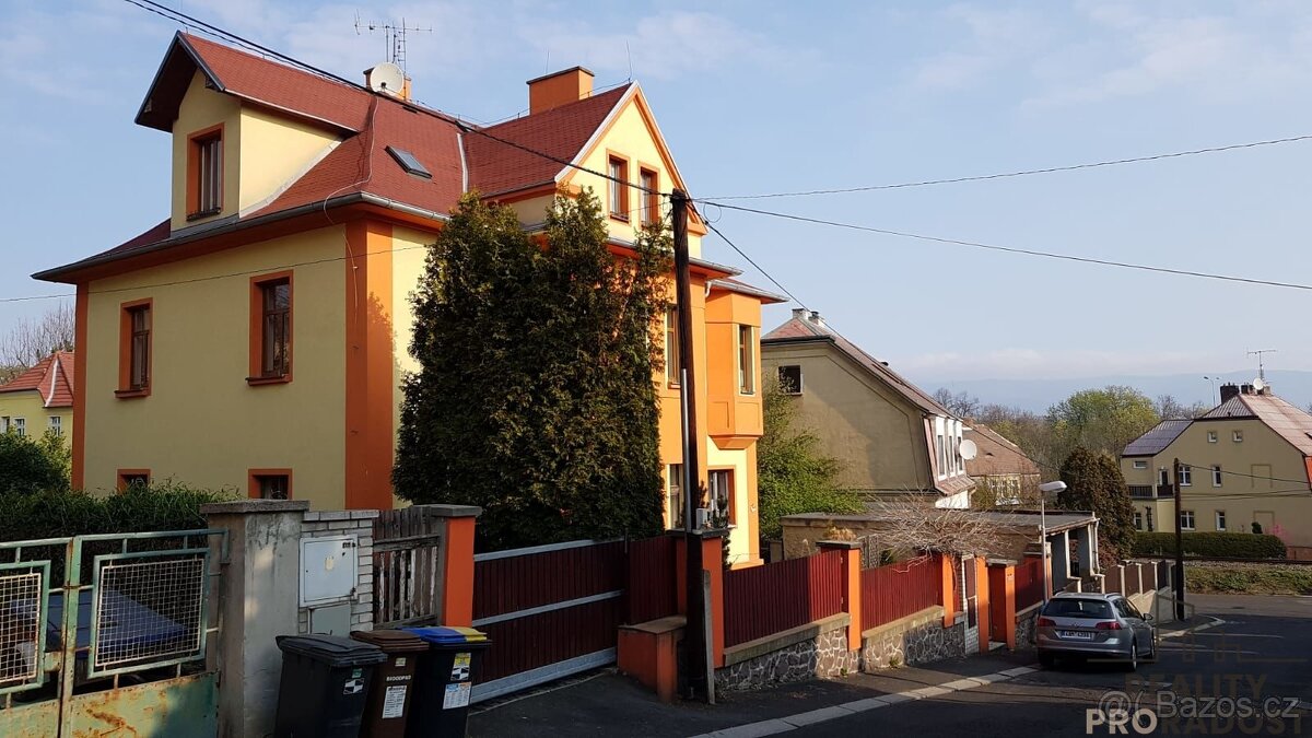 Pronájem bytu 2 + 1 o rozloze 70 m2 s terasou ve vile v Tepl