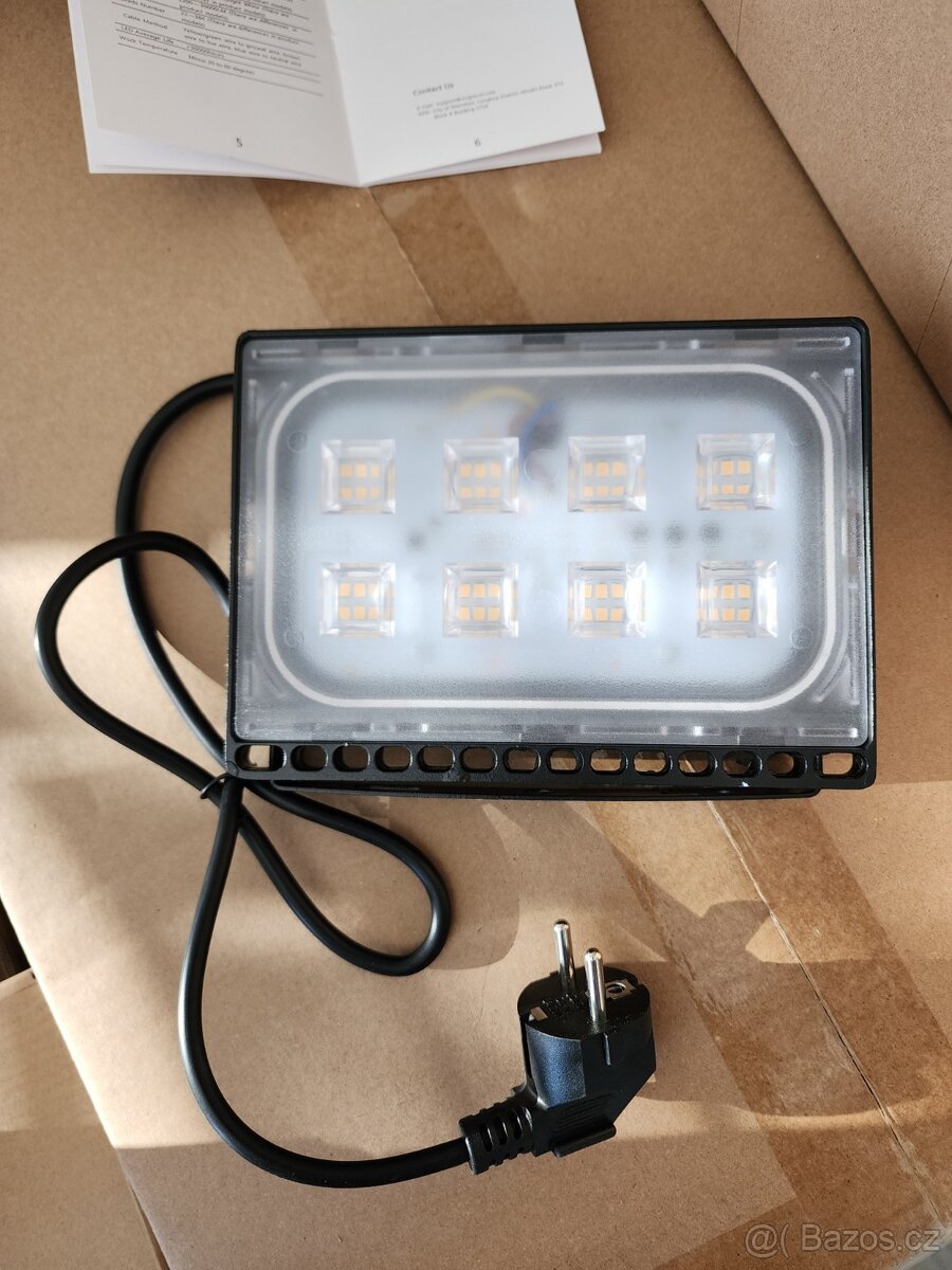 LED reflektor 50W – teplá bílá