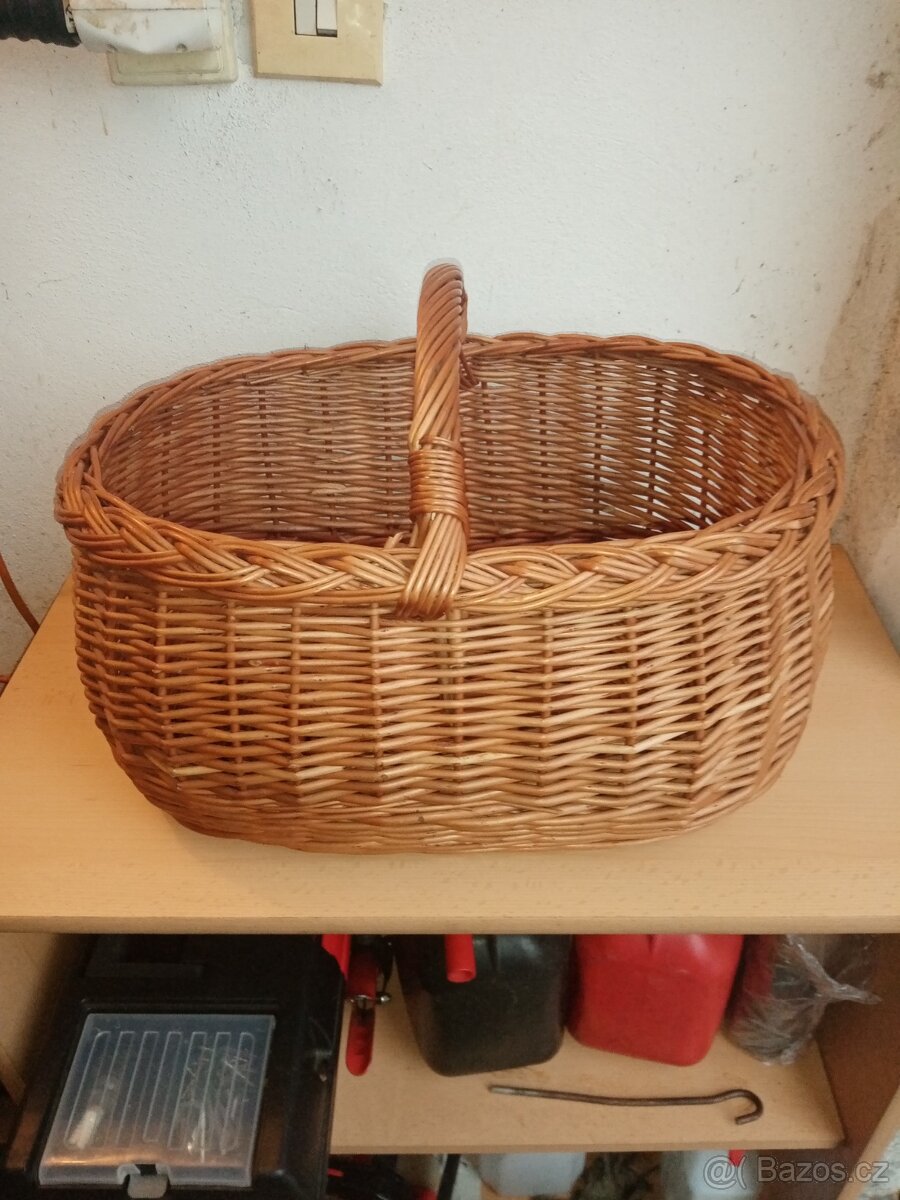 Proutěný košík