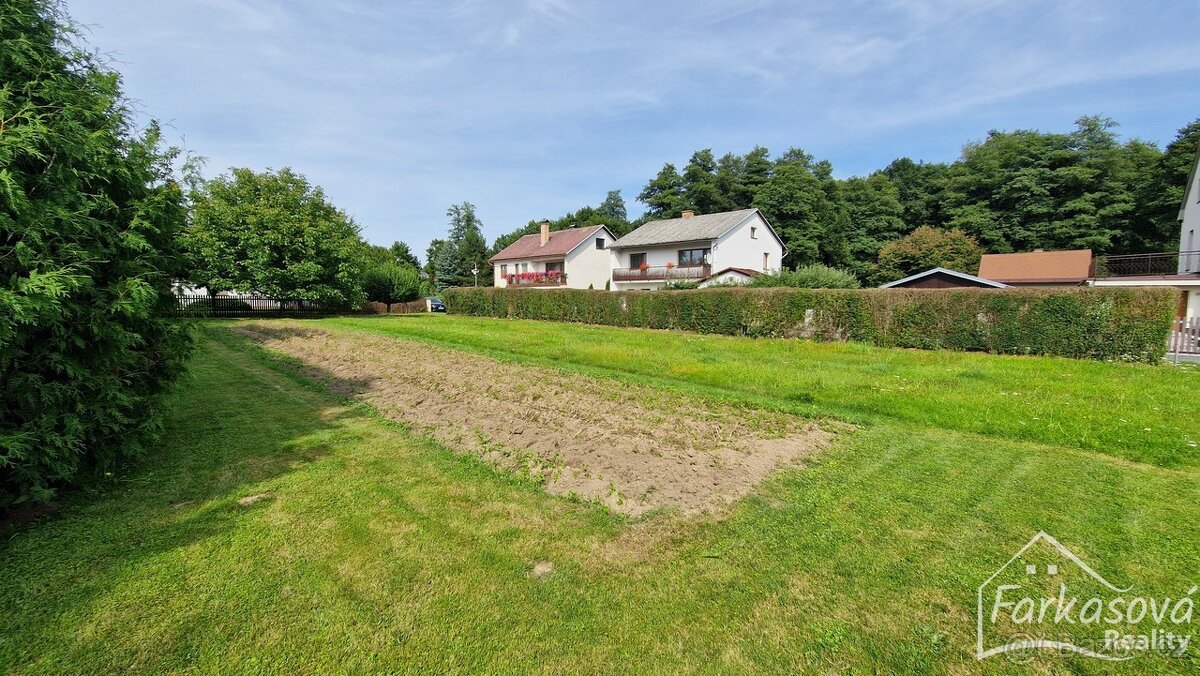 Stavební pozemek 836 m2 v obci Žichlínek