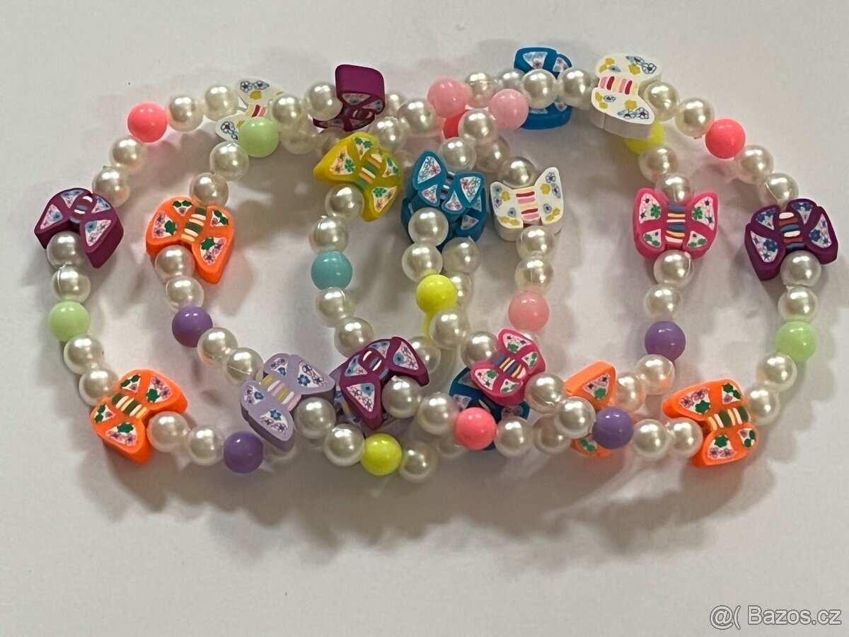 Dětský náramek s barevnými motýtky