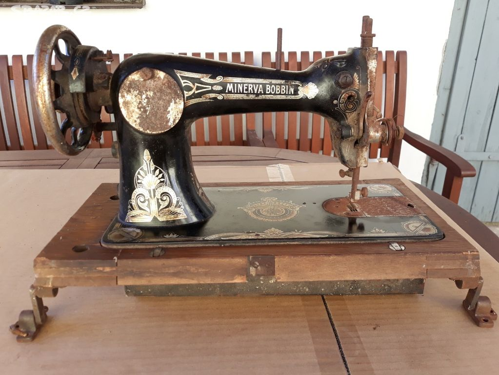 Šicí stroj MINERVA