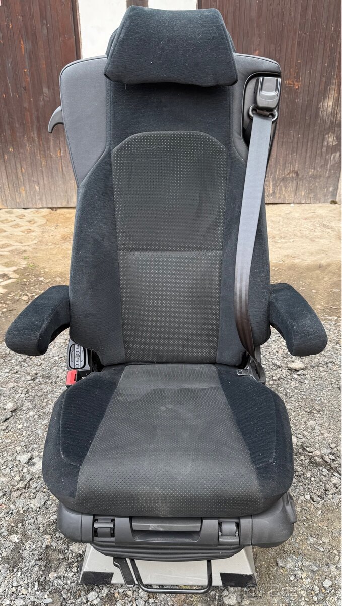 Nová sedačka řidiče Mercedes Benz Actros |Alcantara|