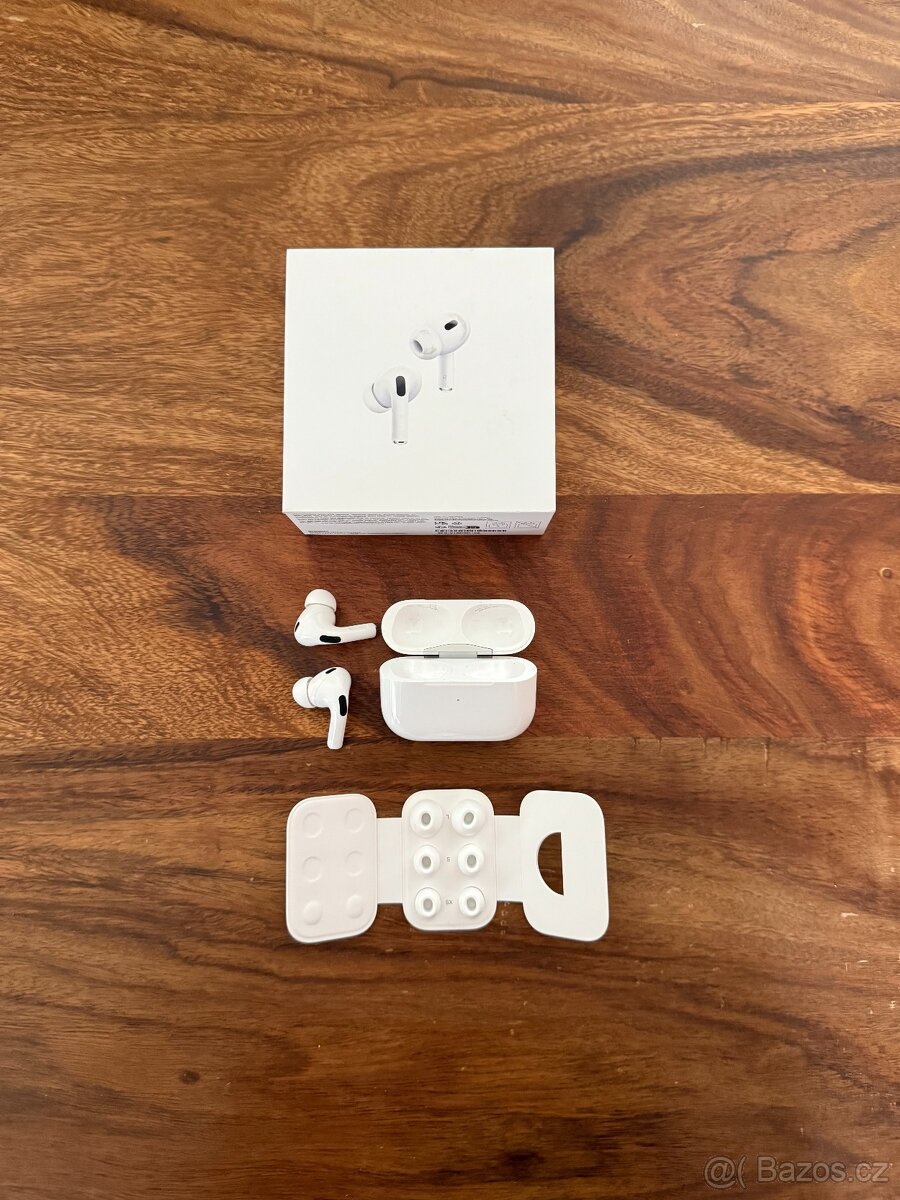 Sluchátka Apple AirPods Pro 2. generace + něco k tomu