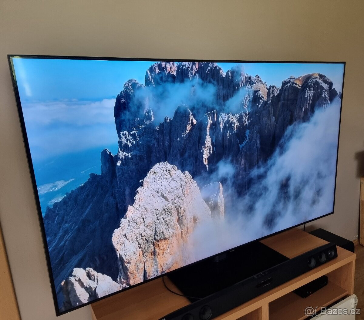 Samsung UE65TU8072U + držák na zeď
