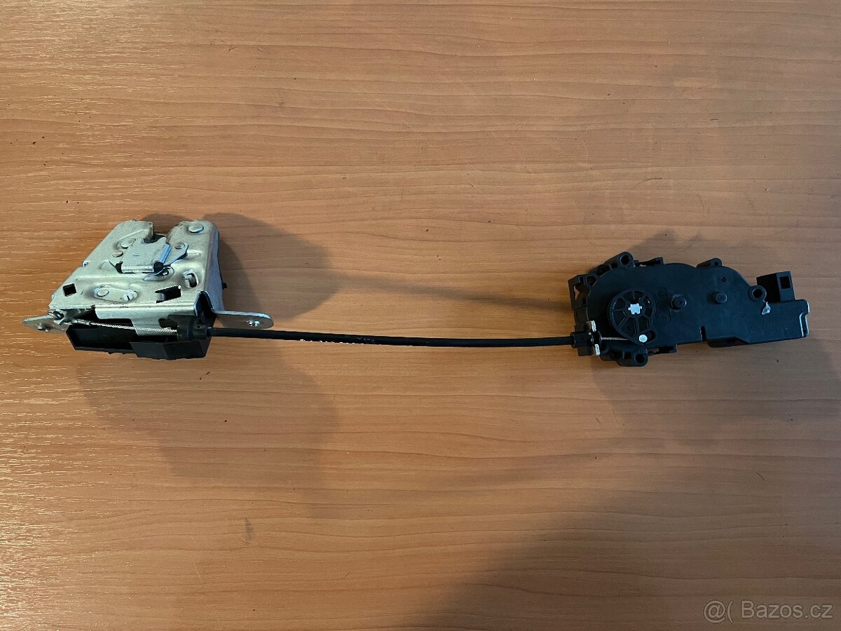 Mercedes W212 zámek víka kufru A2127400135 A2047500060