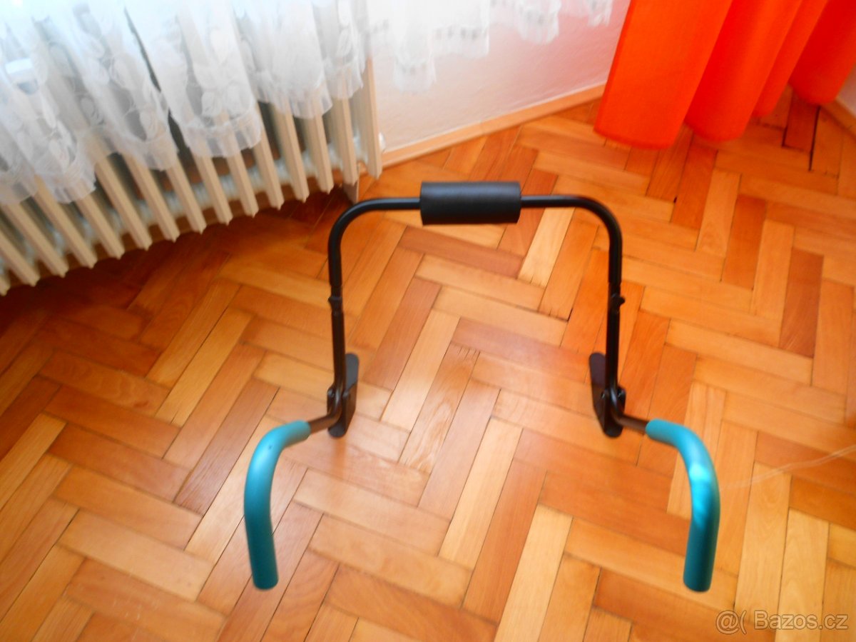 Tyč na dom. cvičení.
