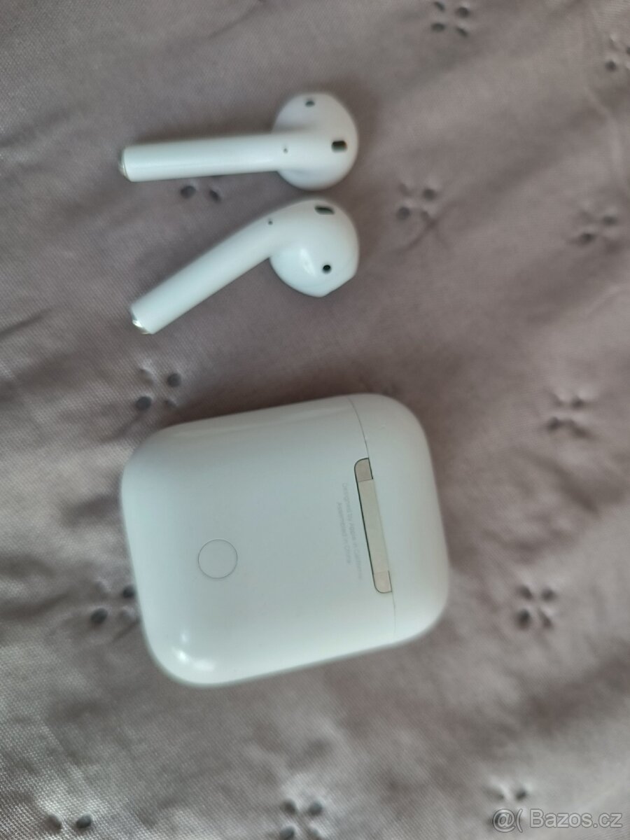 Predám Apple AirPods 1 – funkčné a používané, všetko funguje