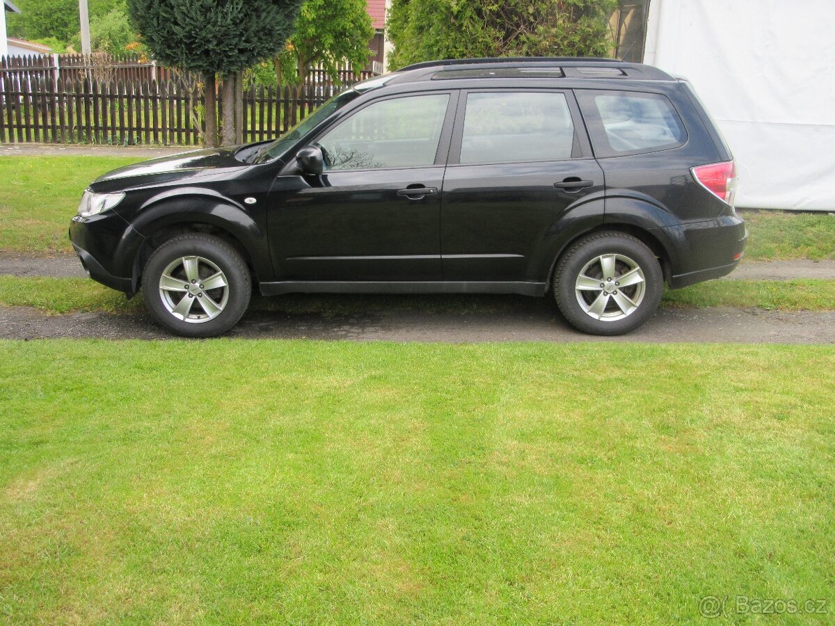 SUBARU FORESTER 4x4 2.0i 110kw r.2012 nový v čr.po 1.maj,DPH