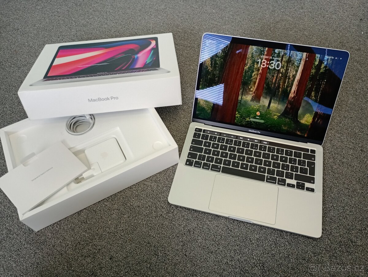 MacBook PRO 13 palců Apple M1 chip 8 GB RAM 256 ssd 120cykl
