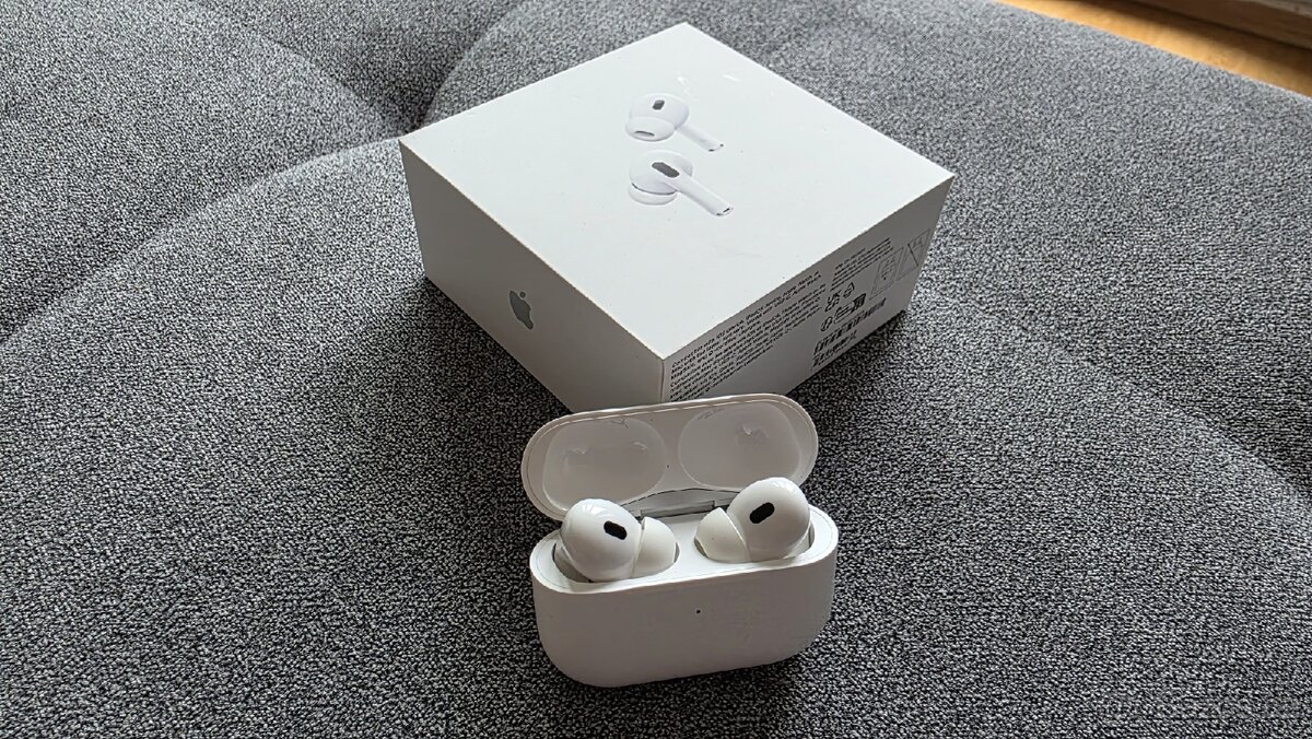 Apple AirPods Pro 2023 s MagSafe, záruka do 29. 12. 2026