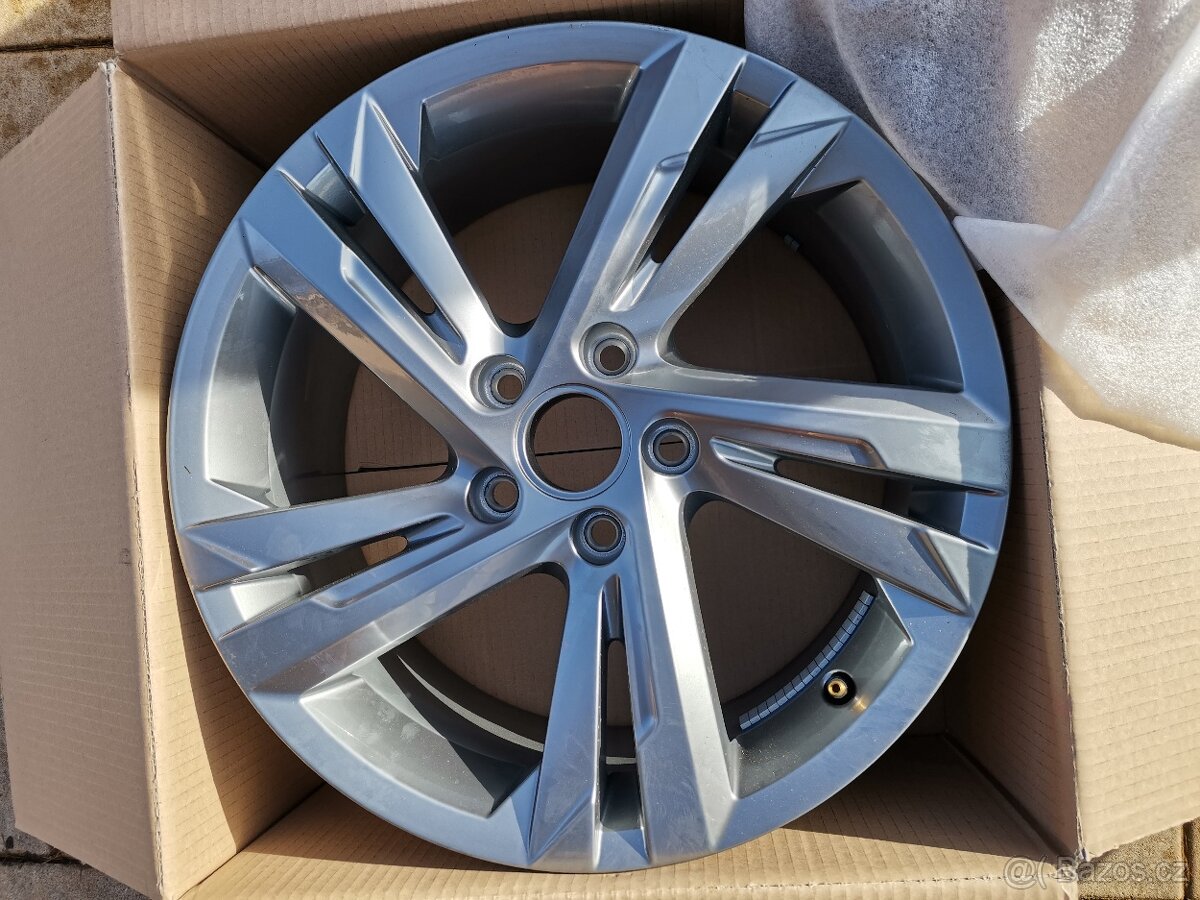 Prodám nový disk Volkswagen VW Golf 8 Valencia ET51 7,5J x