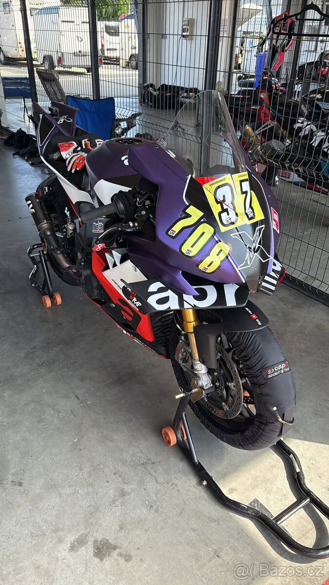 Aprilia rsv4 Factory okruhovka