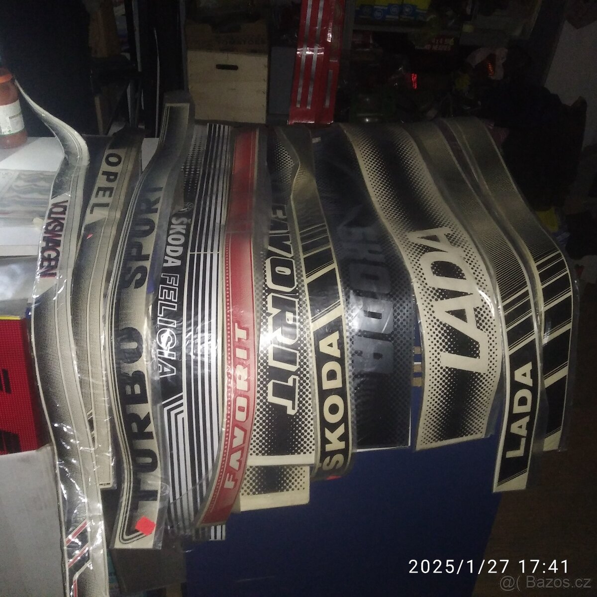 Prodám nepoužité nápisy a pruhy Škoda, Lada aj.