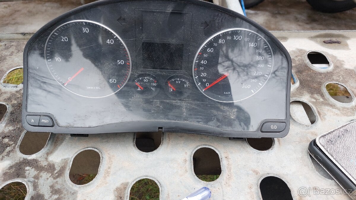 Prodam pristrojovy panel (budiky) na vw golf 5 jetta atd.