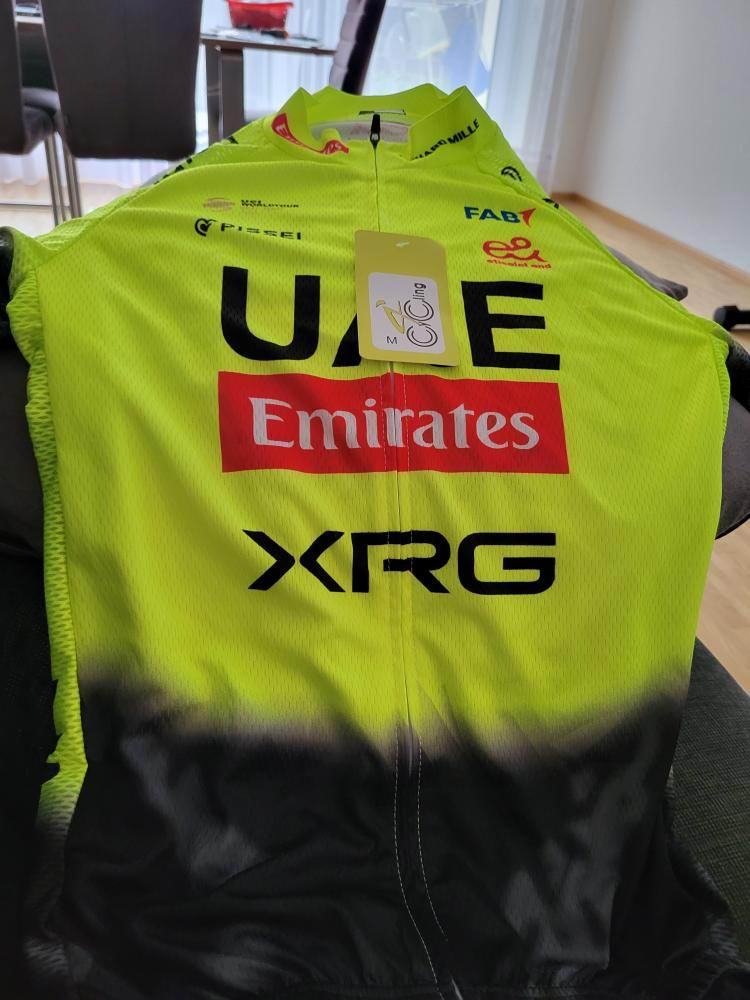 cyklo dres UAE M