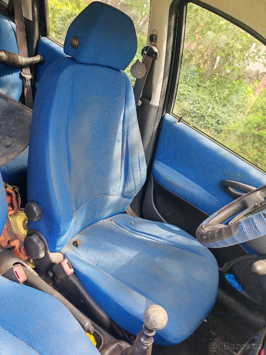 Fiat Punto 2(5-ti dveř.) - řidičova sedačka