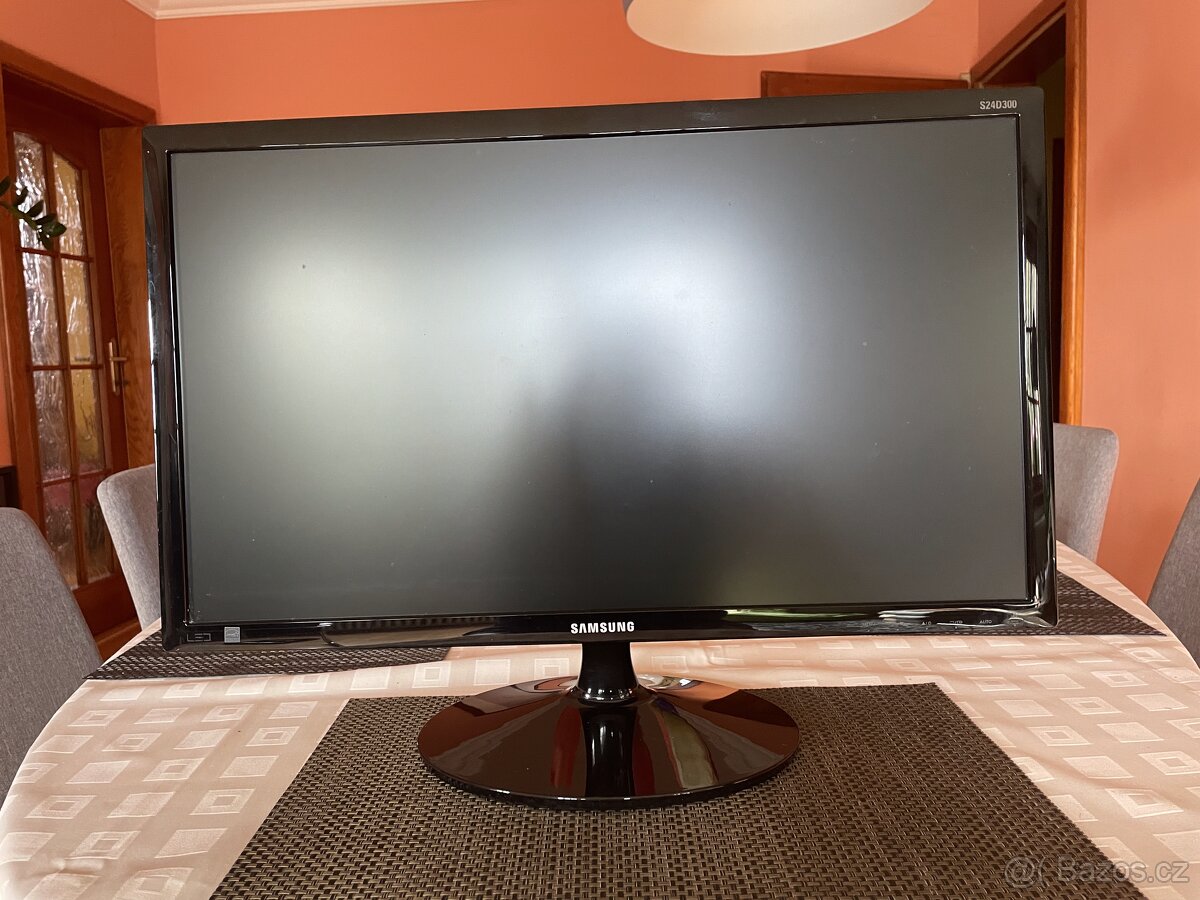 Monitor SAMSUNG s24d300