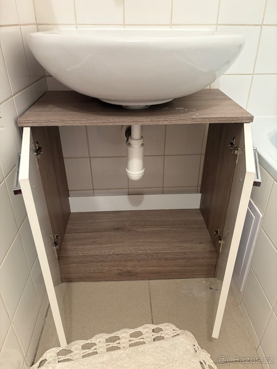Skříňka pod umyvadlo
