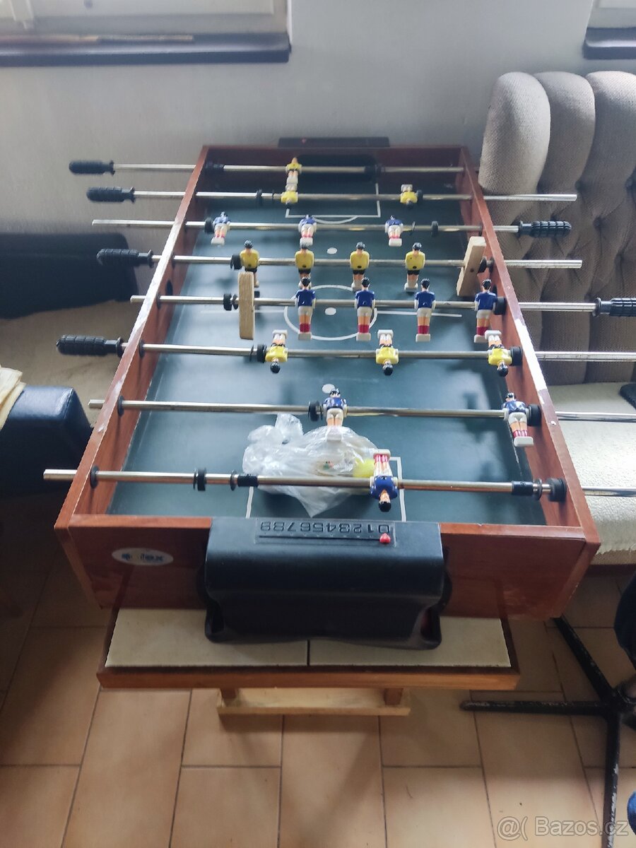 STOLNÍ FOTBAL