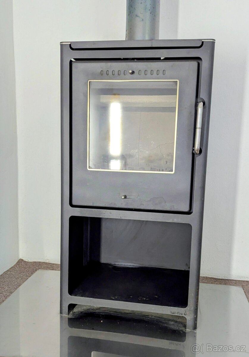 Velmi zachovalá krbová kamna