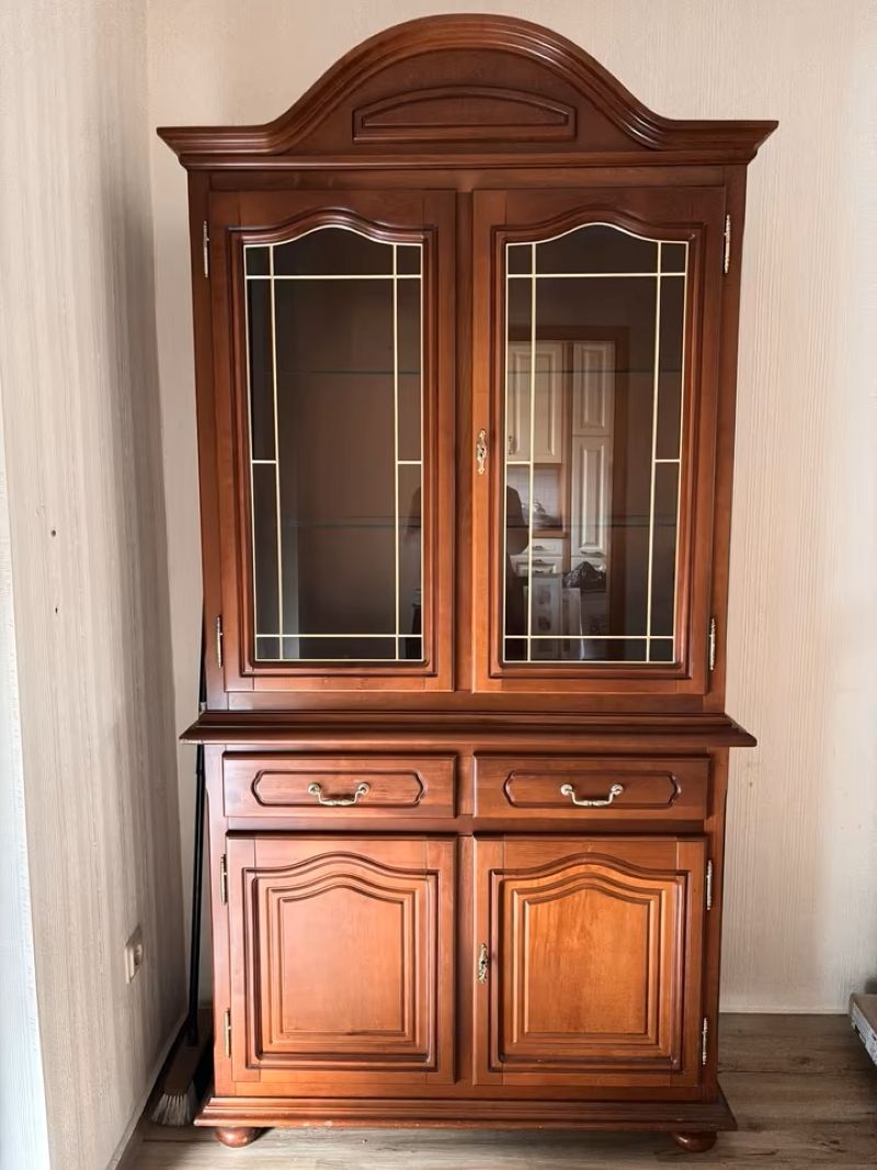 Vitrína rustikální - výška 210 cm, pěkný stav