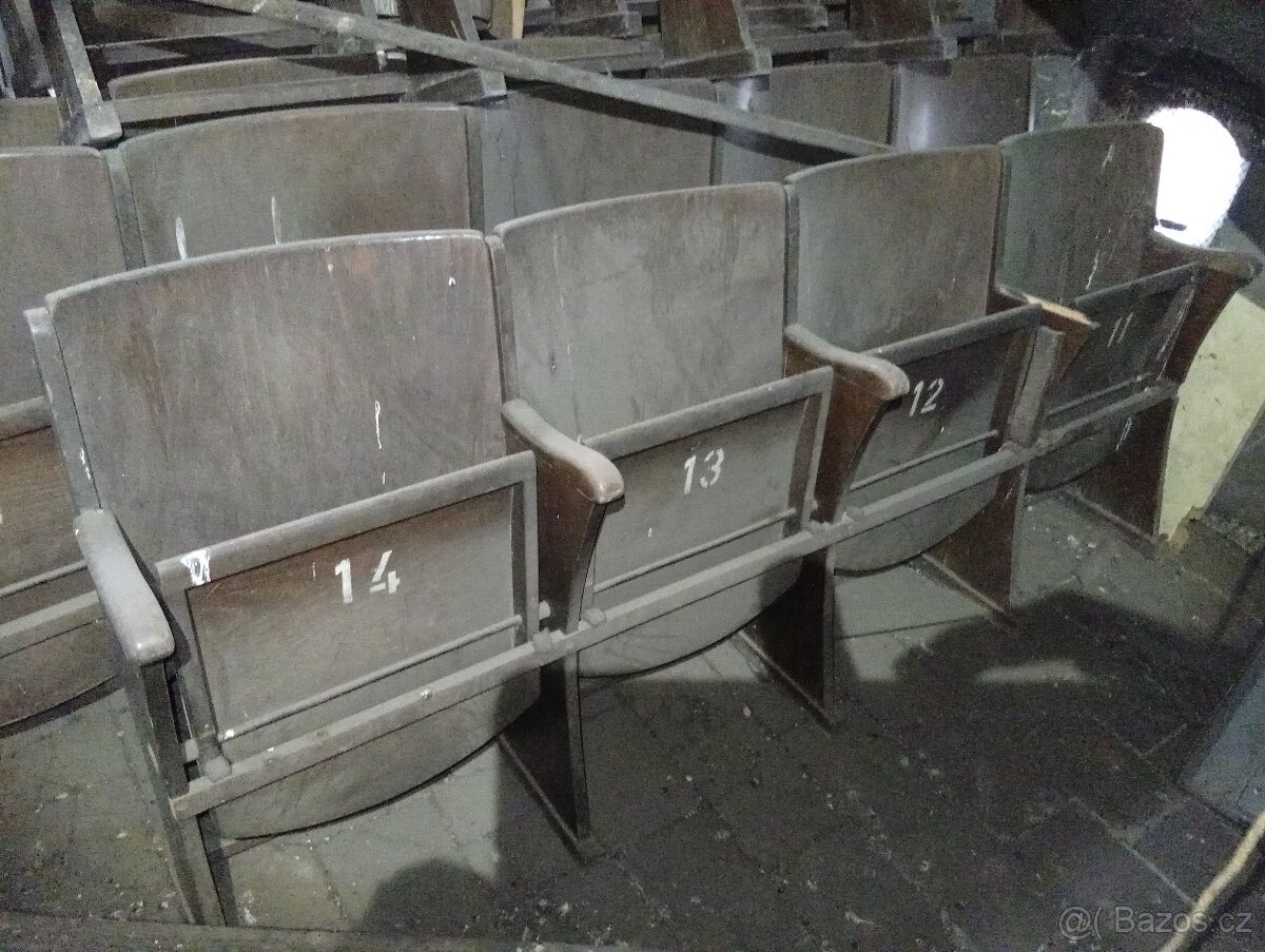 Starožitná kino či divadelní čtyř -sedadla