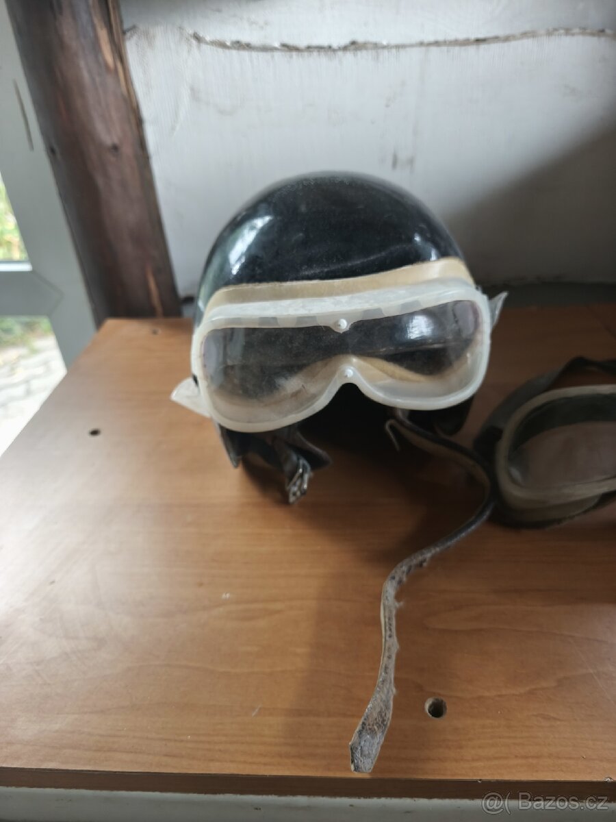 Přilba na motocykl + brýle