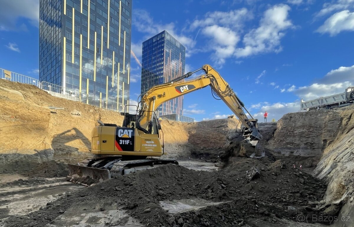 Pásový bagr Caterpillar 311F