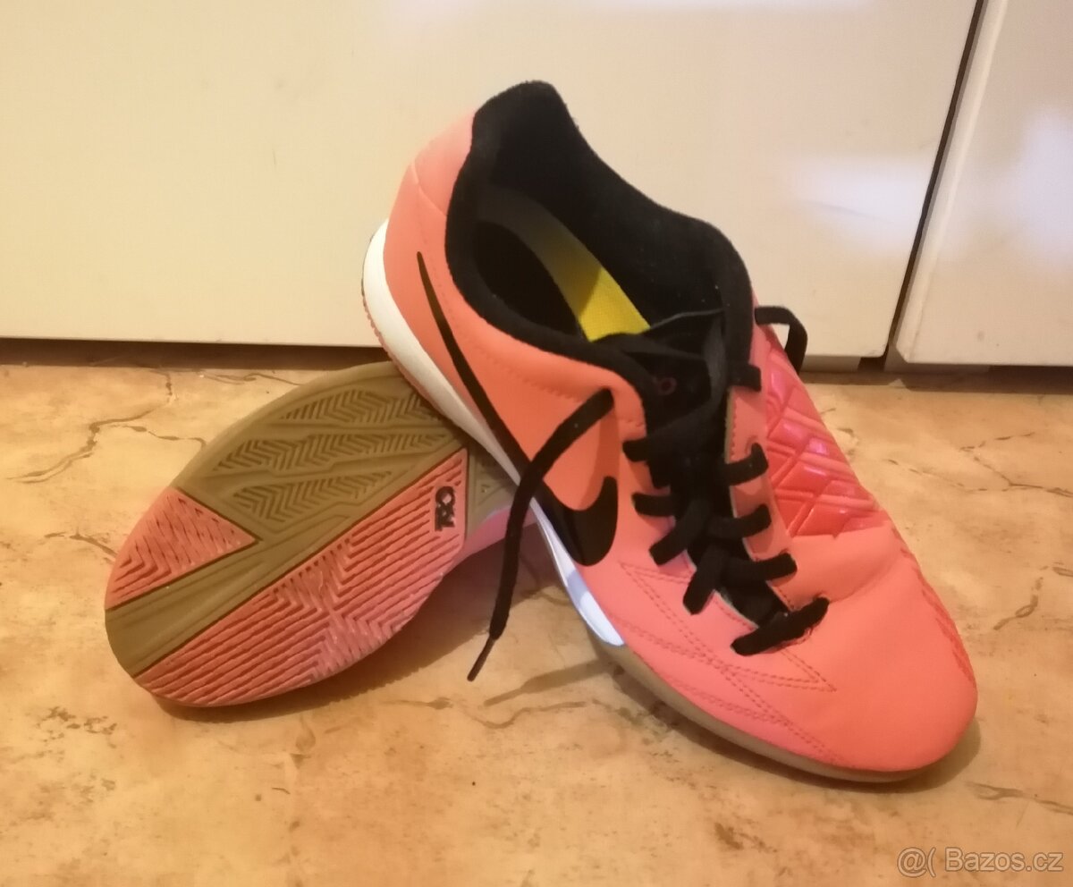 Kopačky NIKE TOTAL 90