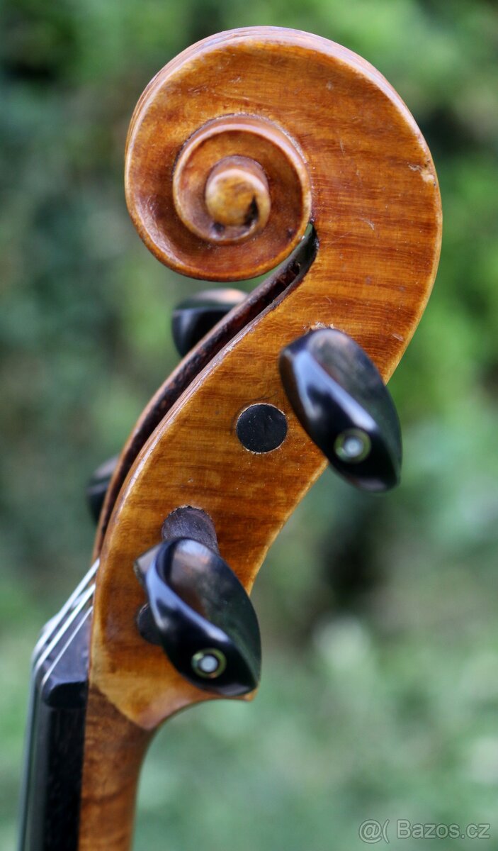 Prodám vzácné 7/8 staré české housle s  výborným tónem.