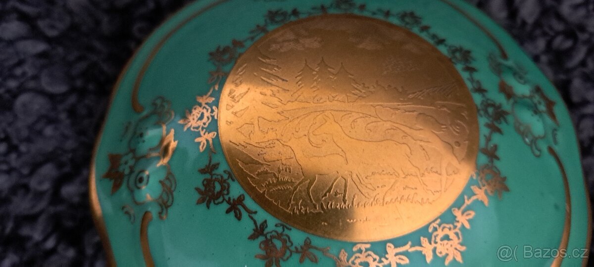PRVOREPUBLIKOVÝ PORCELÁN – 2 DÓZY A TALÍŘ