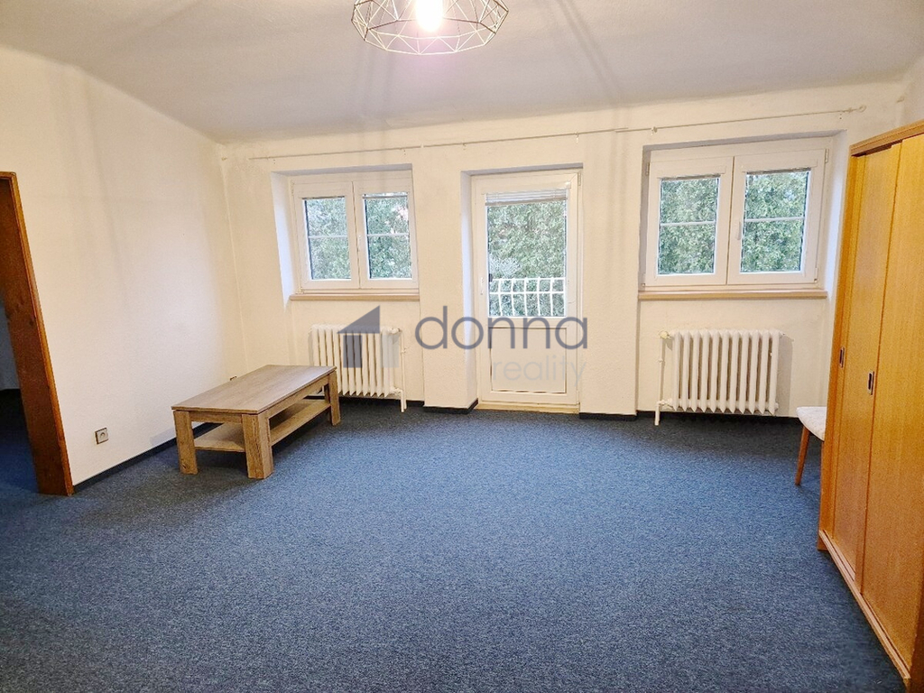 Pronájem bytu v RD 2+1 + mansarda, 90m2 + 2x terasa, ul. Maš