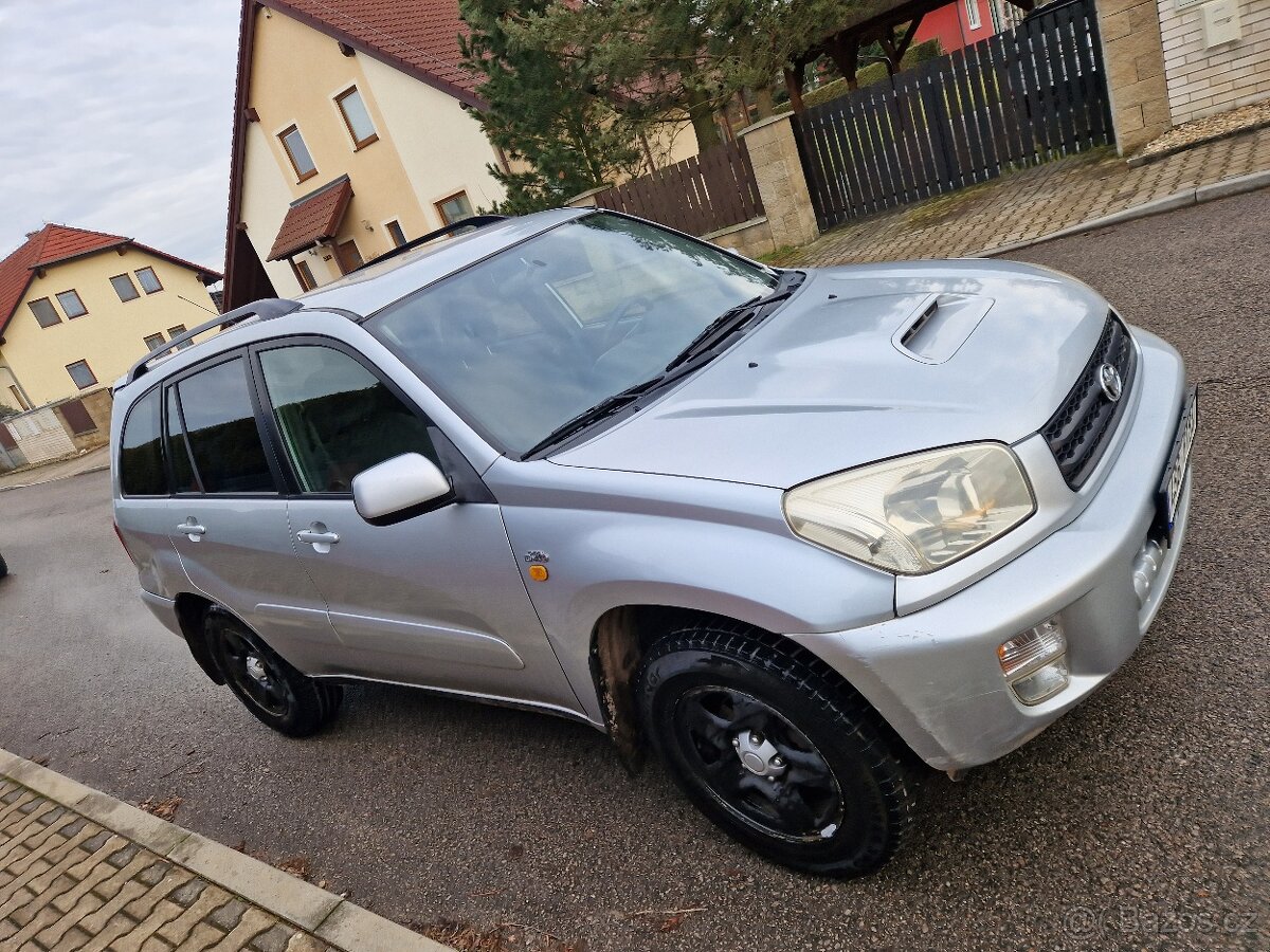 Toyota RAV4 2.0 diesel 4x4 - tažné zařízení -