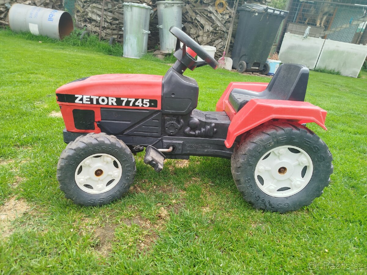 Šlapací traktor
