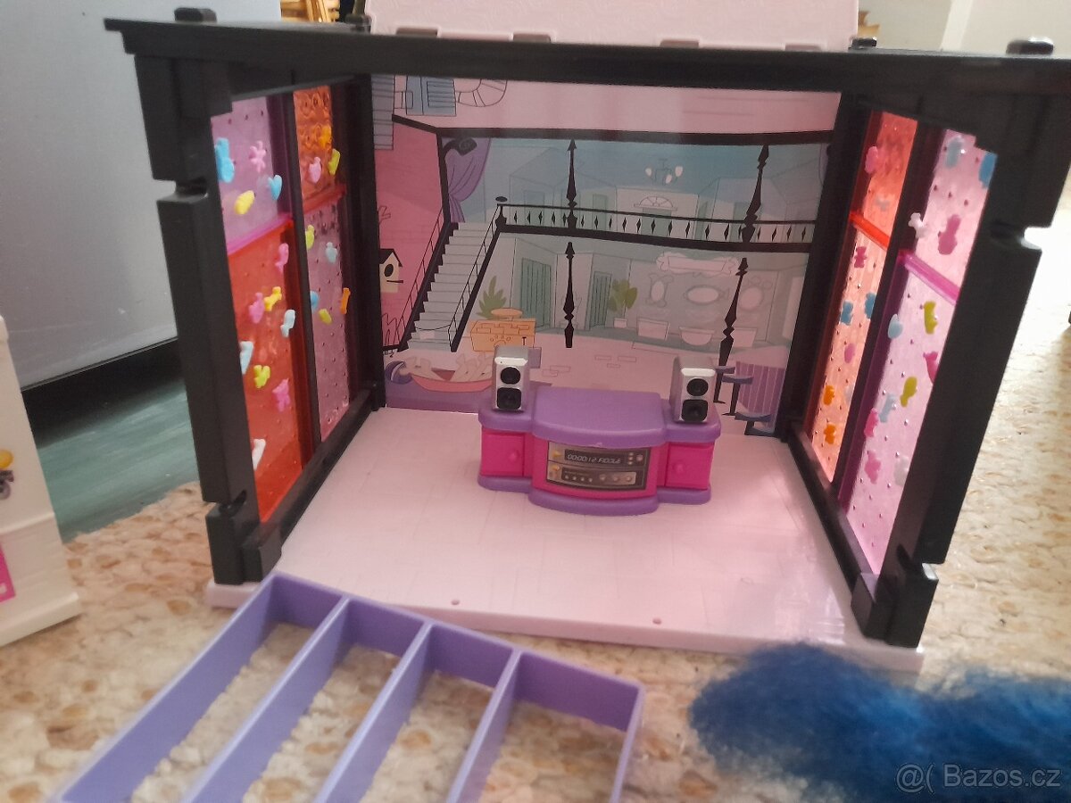 Domečky Hasbro+panenky a Matell panenka Rainbow