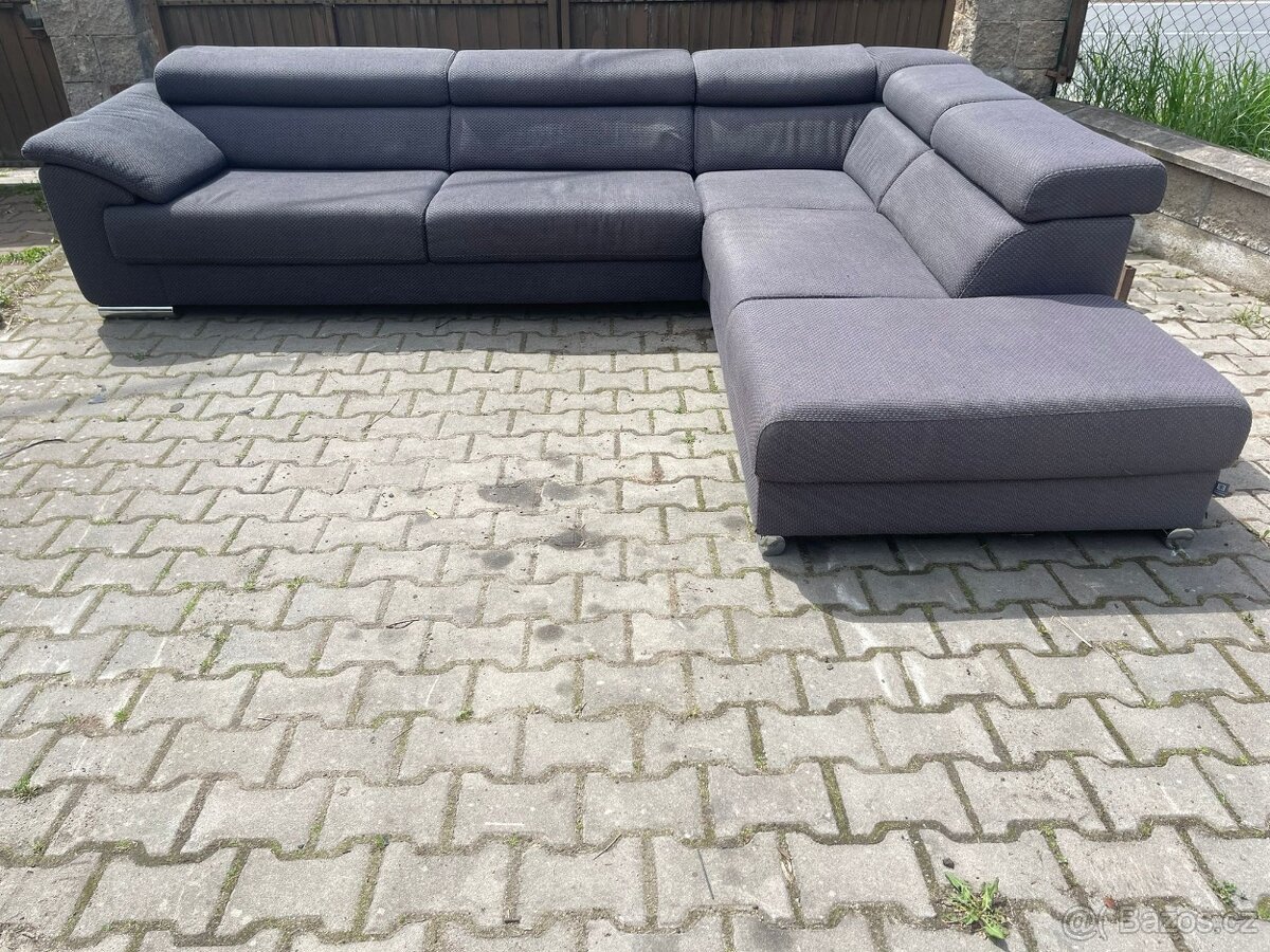 Větší sedačka tmavě šedá barva