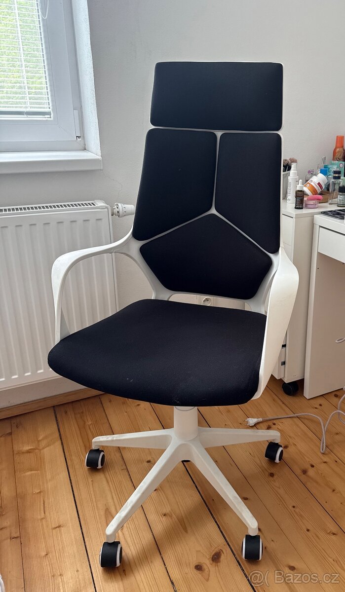 Židle bílá