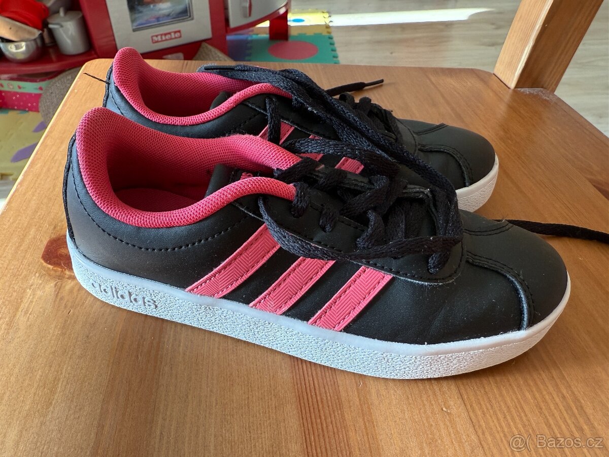dětské boty Adidas vel. 32, černé