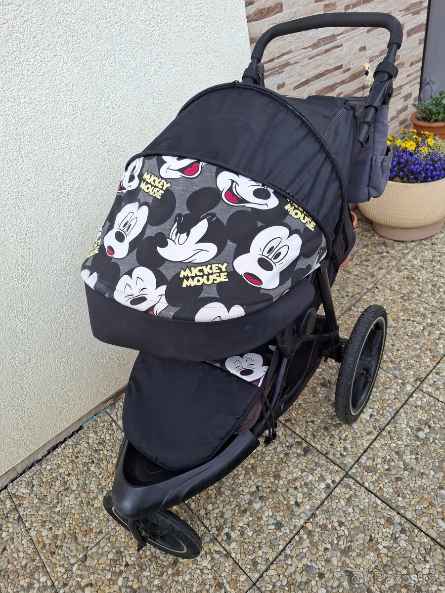 Kočárek po 1dítěti