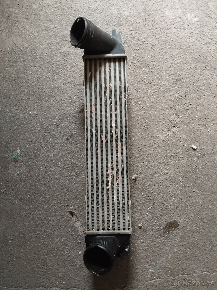 BMW E92 E93 335i NTERCOOLER CHLADIC