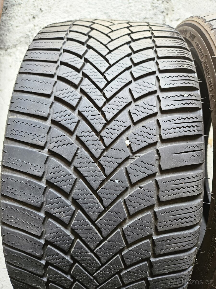 Zimní pneu 235/35R19 Bridgestone