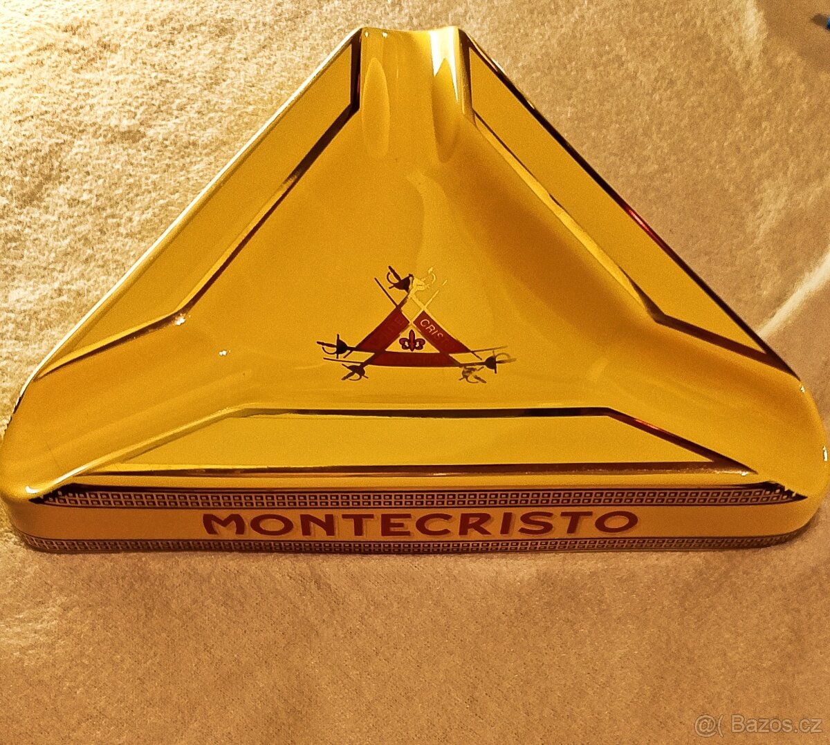 Popelník Montecristo Triangular