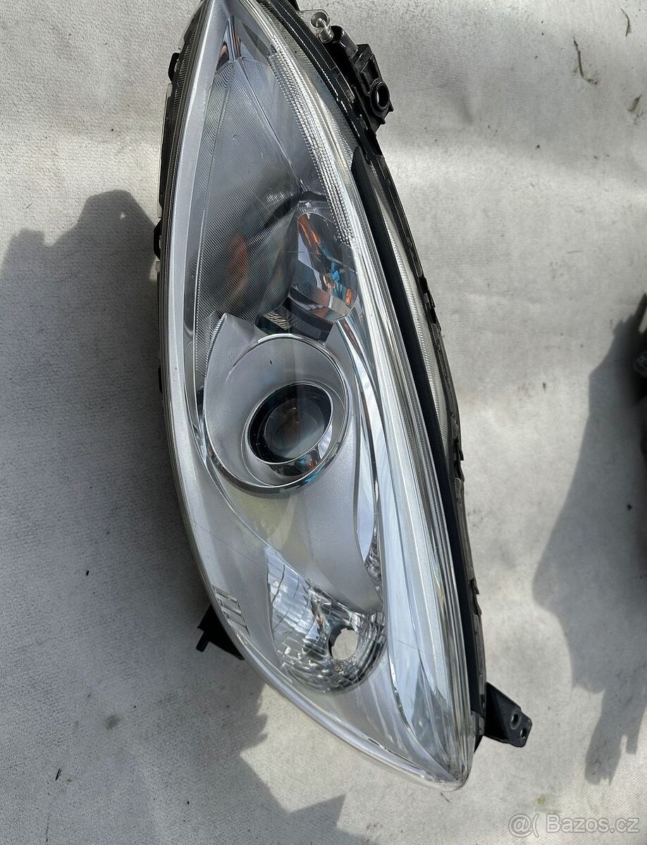 Mazda 5 CW, XENON levý přední světlomet
